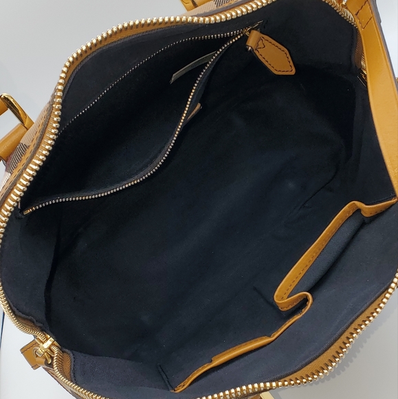 ๐ SOLD ๐ Burberry Bridle Calfskin House Check Small Orchard Bowling Bag - Picture 14 of 17